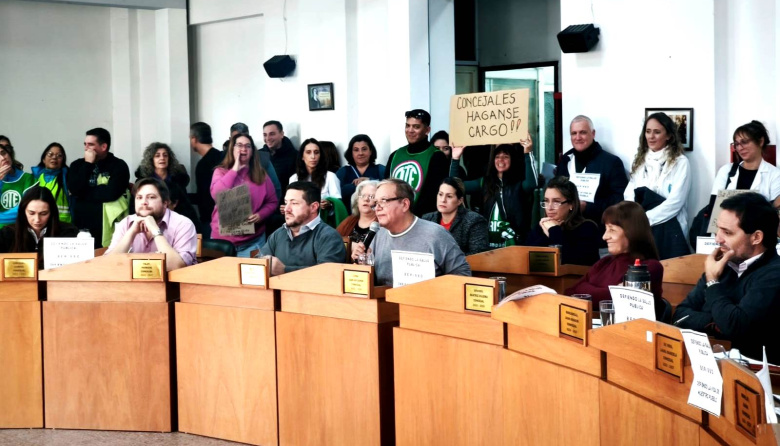 Grave polémica en Berisso: el oficialismo aprobó que proveedores municipales definan el aumento de tasas