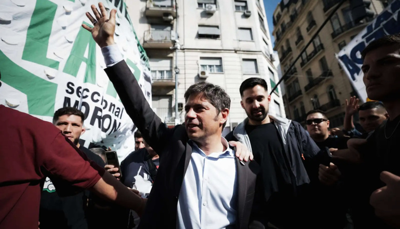 Kicillof se pone el traje de candidato y prepara una foto con músculo sindical en Chaco