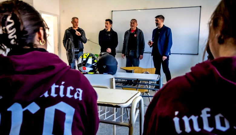 Petrecca visitó la Técnica N° 2 de Junín y reclamó un giro en la política educativa bonaerense