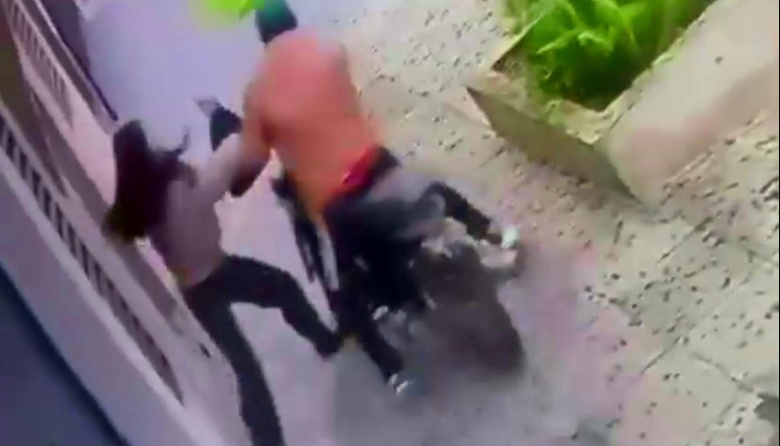 Nueva modalidad: motochorro chocó a una mujer para robarle la cartera