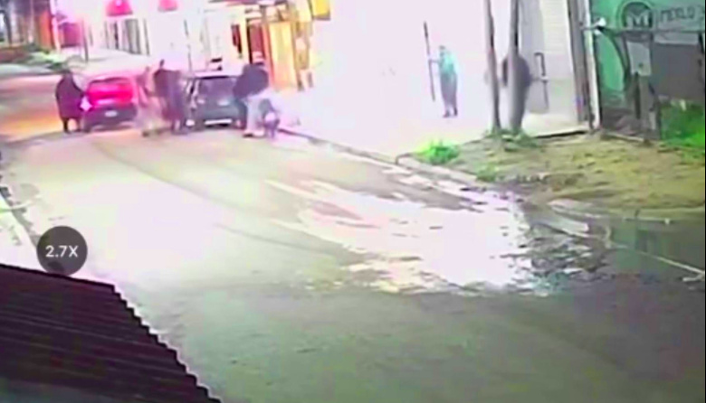 Ajuste de cuentas o guerra narco: balacera frente a un kiosco en Merlo
