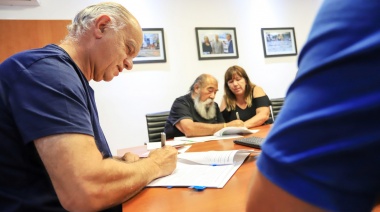 Grindetti firmó el Estatuto Docente Municipal que beneficia a 350 empleados de Lanús