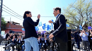 Kicillof respaldó a Mayra Mendoza en Quilmes y disparó contra los vouchers de Milei