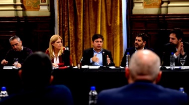 Kicillof recibió al Foro de Intendentes Radicales y culpó a Milei por la situación de los municipios