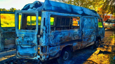 Delincuentes robaron e incendiaron el motorhome de un joven en La Plata