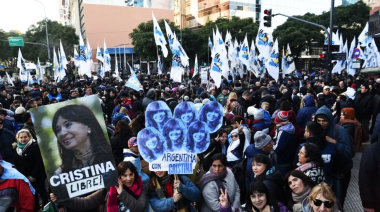 El peronismo bonaerense salió a marchar por Cristina, pero sin dejar las internas de lado