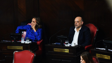 Senadores libertarios presionan a Kicillof para que se sume al blanqueo de dólares de Milei