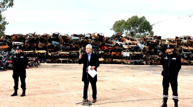 Alak presentó un mega plan de compactación de vehículos para la ciudad de La Plata