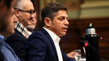 Kicillof, Milei, Adorni y una “fake new”: denuncias de “campaña roñosa” en redes