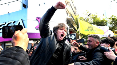 Kicillof cuestionó a Milei por el acto en Atenas: “¿Con qué cara pisa La Plata?”