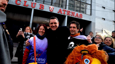 El excomisario candidato de Milei cuestionó a Kicillof durante el acto en el Club Atenas de La Plata