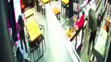 Encapuchados y armados, asaltaron a empleados y clientes de una Heladería en Quilmes