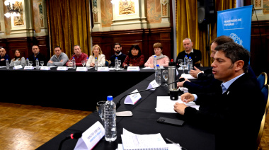 Tras resolver paritarias, Kicillof se reunió con estatales y les encomendó una misión para las elecciones