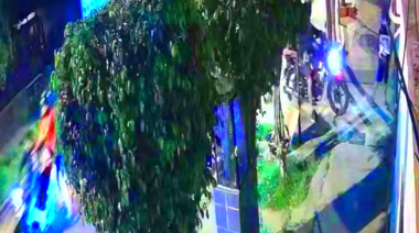 Motoquero y la hija adolescente fueron encañonados y asaltados en la puerta de la casa en San Martín