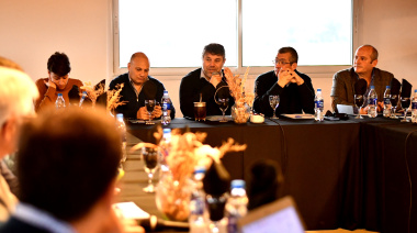 Intendentes radicales convocan a López para delinear los fondos para municipios del Presupuesto de Kicillof