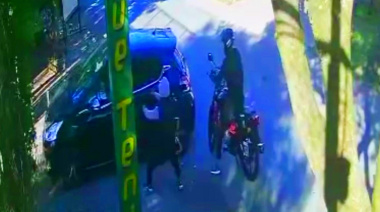 Ventaja motochorros: fue a jugar al tenis y le robaron hasta la vincha