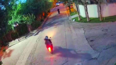 En Ciudad Evita no tienen paz: motochorros le robaron el auto y se despidieron con un bocinazo