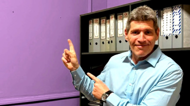 Le salió mal el chiste: legislador libertario pintó de violeta el despacho que ocupará Mayra Mendoza y se llevó una sorpresa