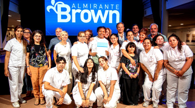 Cascallares entregó certificados a estudiantes que realizaron prácticas profesionales en Brown