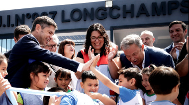 Kicillof se mostró con Cascallares y aseguró que la paralización de obras de Milei "arruina el futuro"