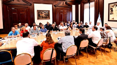 Sin aumento, pero con un compromiso para 2026: qué pasó en la reunión de Kicillof con los gremios