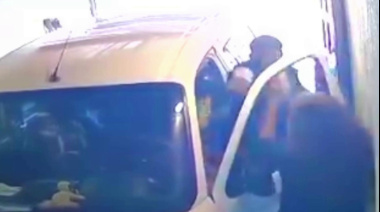 Con golpes y colgada de una ventanilla, dos mujeres se resistieron al robo de la camioneta