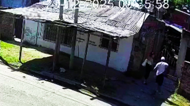 Llegó para visitar a una amiga y cuando esperaba en la vereda un hombre le robó todo