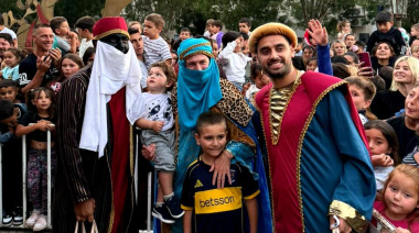 El Intendente Baltazar: un jefe comunal bonaerense sorprendió a los vecinos en Plaza Castelli