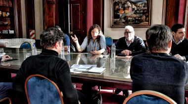 Gremios estatales presionan a Kicillof y piden una convocatoria "urgente"