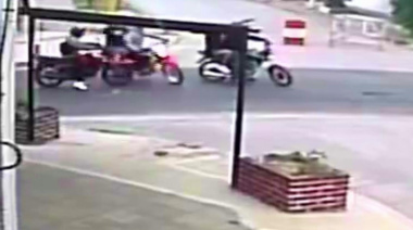 Motociclista fue emboscada y recibió una brutal paliza cuando se resistió al robo del vehículo