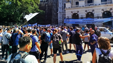 Trabajadores del Astillero marcharon a Gobernación y complican las cosas para Kicillof