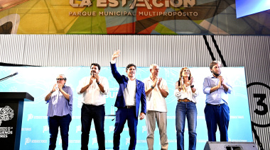 Kicillof desplegó agenda variada en Avellaneda: mensaje a Milei y foto con Ferraresi