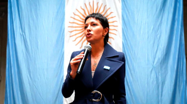 Mayra Mendoza celebró su propuesta de matrimonio en un festejo íntimo con su pareja