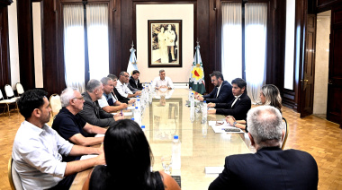 Kicillof y Cuattromo firmaron convenios con municipios para la compra de equipamiento