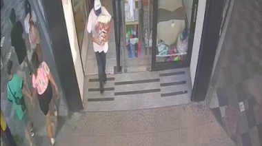 Vio luz y entró: descarado ladrón se llevó mercadería de un comercio del rubro regalos y decoración