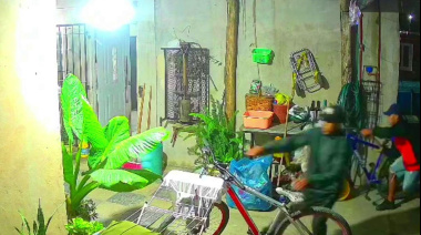 Impunidad total: ingresaron al patio de una casa y robaron costosas bicicletas delante de las víctimas