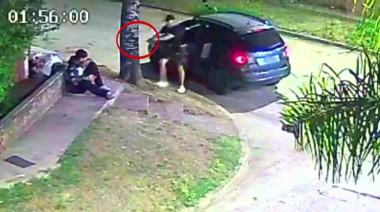 Lo marcaron, regresaron y balearon a un adolescente por un teléfono celular