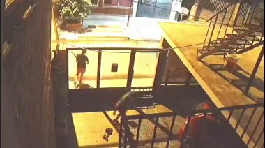 Adolescentes saltaron las rejas de una casa y robaron un vehículo en San Martín