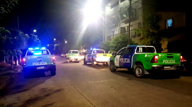 Una menor estaba a bordo: temible banda le cruzó un vehículo y lo corrió para arrebatarle las llaves