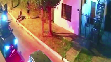 Los encerraron con los vehículos y antes de escapar los obligaron a desbloquear el celular