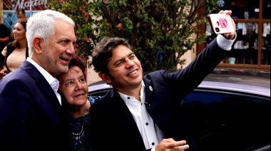 Con el gobernador al lado, Alak inició el operativo clamor “Axel presidente 2027”