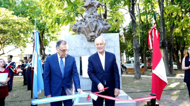 La Plata: Alak inauguró el monumento a San Martín en la plaza República del Perú