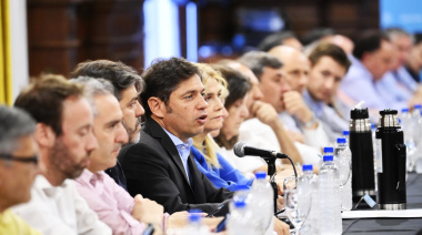 Kicillof busca armar un frente común contra Milei, pero los intendentes vienen con reclamos propios