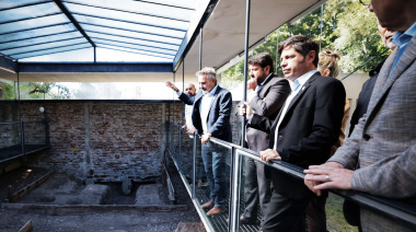 A 50 años del golpe, Kicillof visitó un ex-centro de detención y criticó el “negacionismo” de Milei