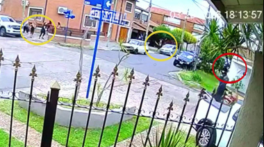 Manada de motochorros asaltó a una mujer a metros de un club y de un colegio