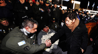Kicillof protagonizó la vigilia de Malvinas: foto de unidad federal y un mensaje hacia 2027