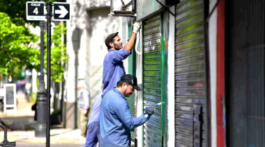 La Plata: el Municipio intervino fachadas y mobiliario con trabajos de limpieza y pintura