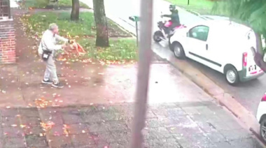 Se detuvo a entregar mercadería y motochorros le robaron todo en Mar del Plata