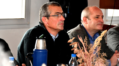 Intendentes radicales presionan a Kicillof para que el 100% del fondo municipal sea de libre disponibilidad