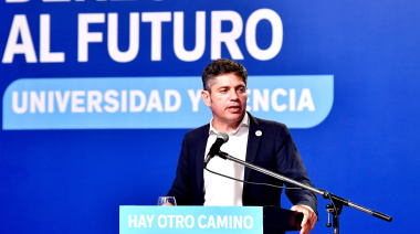 En modo candidato: Kicillof habló de frenar a Milei y pidió “nuevas canciones”